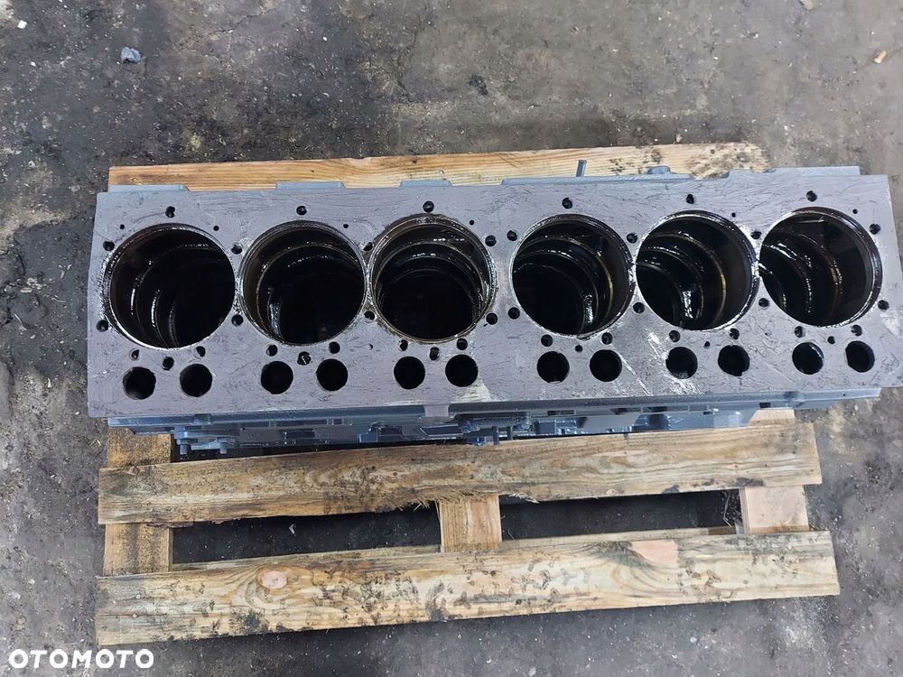 BLOK SILNIKA 836873096 MASSEY FERGUSON 8680 2011R - 4
