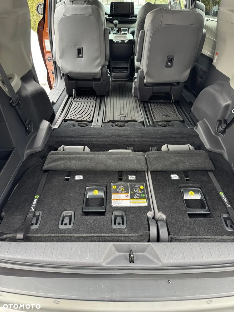 Toyota Sienna - 13