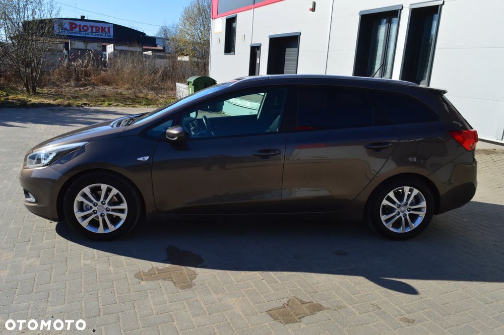 Kia Ceed 1.6 GDI Dream Team Edition - 6