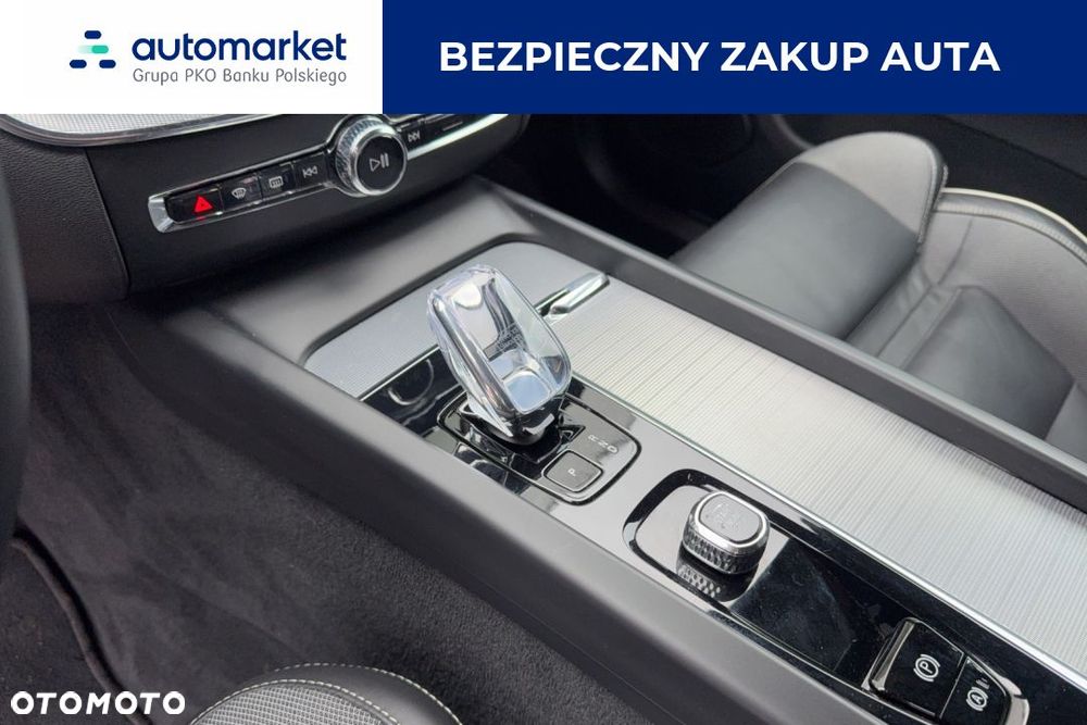 Volvo XC 60 B4 D Plus Dark - 16