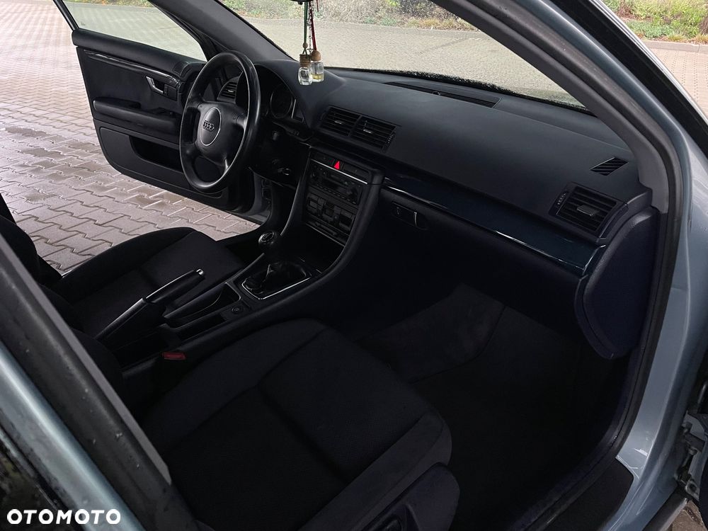 Audi A4 Limousine - 10