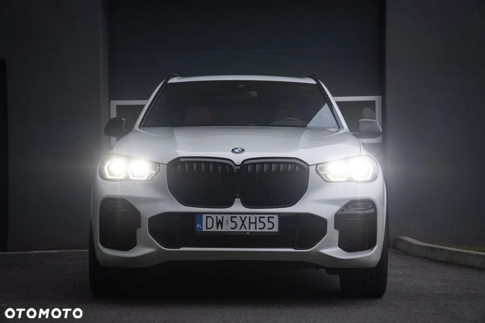 BMW X5 M M50i - 1