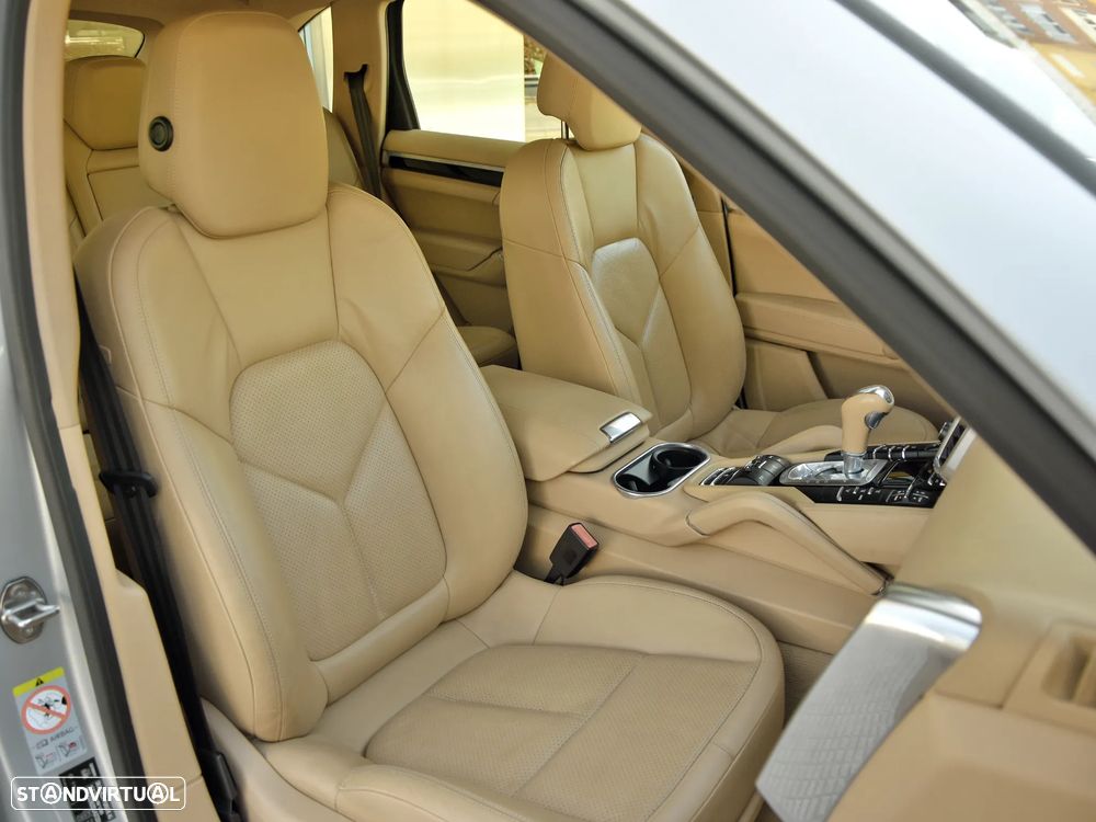 Porsche Cayenne - 6
