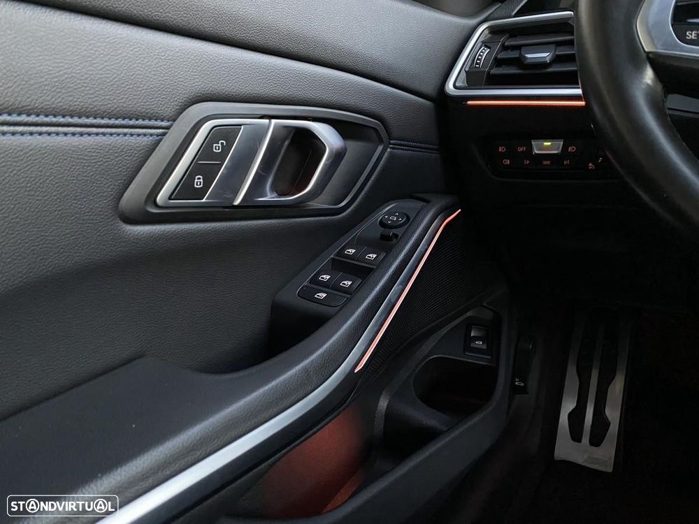 BMW 320 d Pack Desportivo M Auto - 49