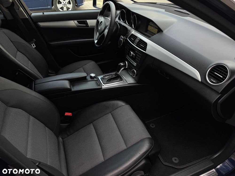 Mercedes-Benz Klasa C 220 CDI DPF Automatik Avantgarde - 16