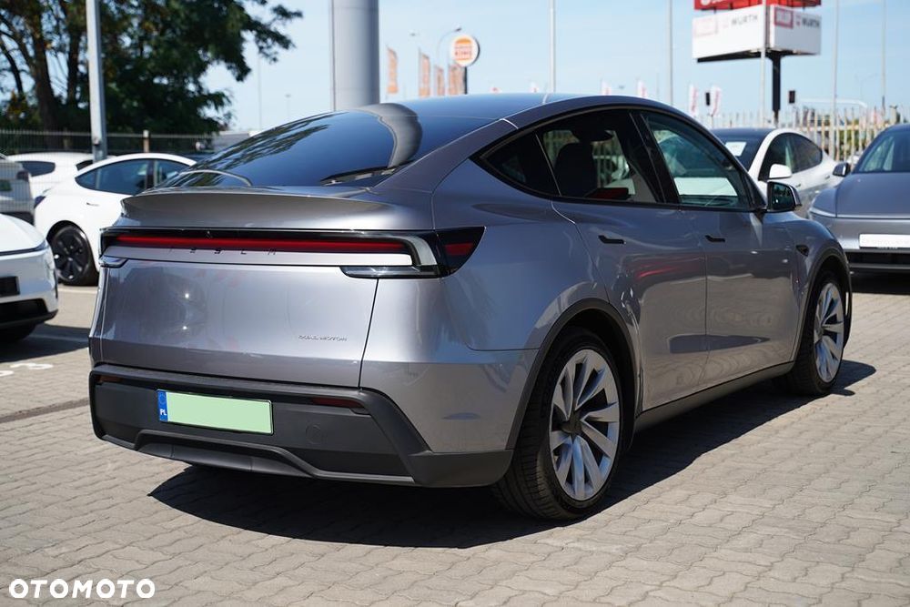 Tesla Y 83.1kWh Long Range AWD - 4