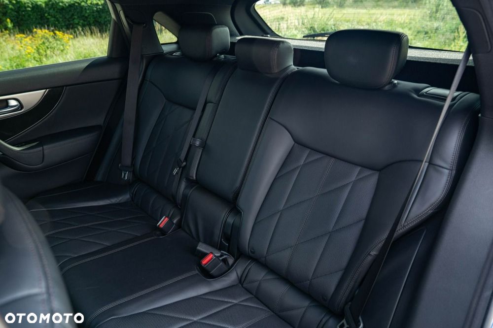 Infiniti QX70 - 28