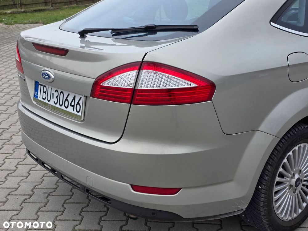 Ford Mondeo 2.3 Ghia - 11