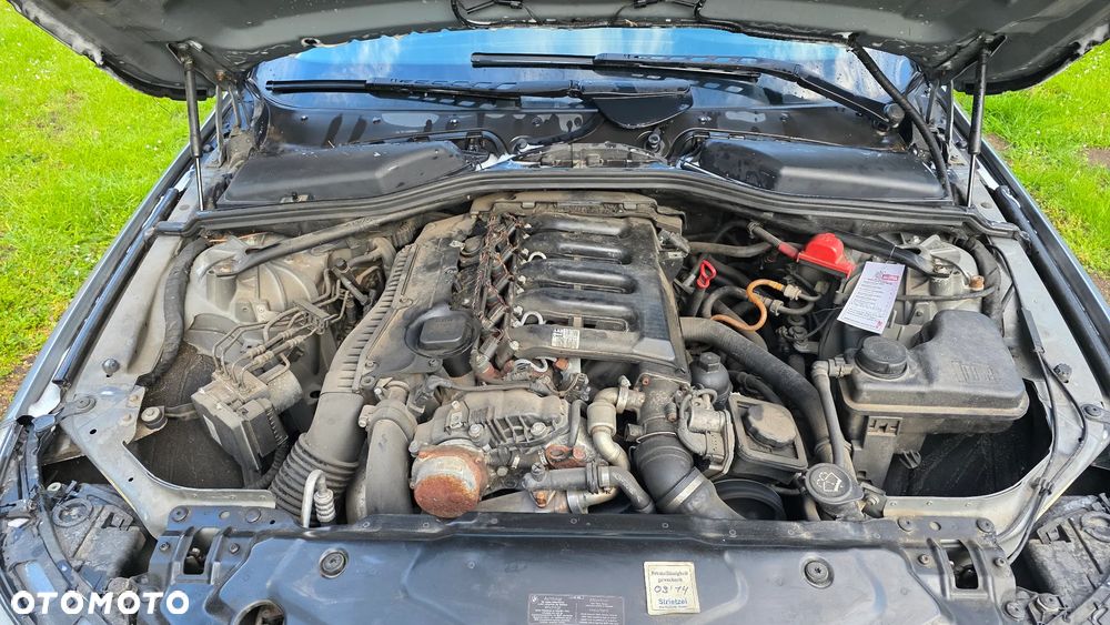 BMW Seria 5 525d - 12