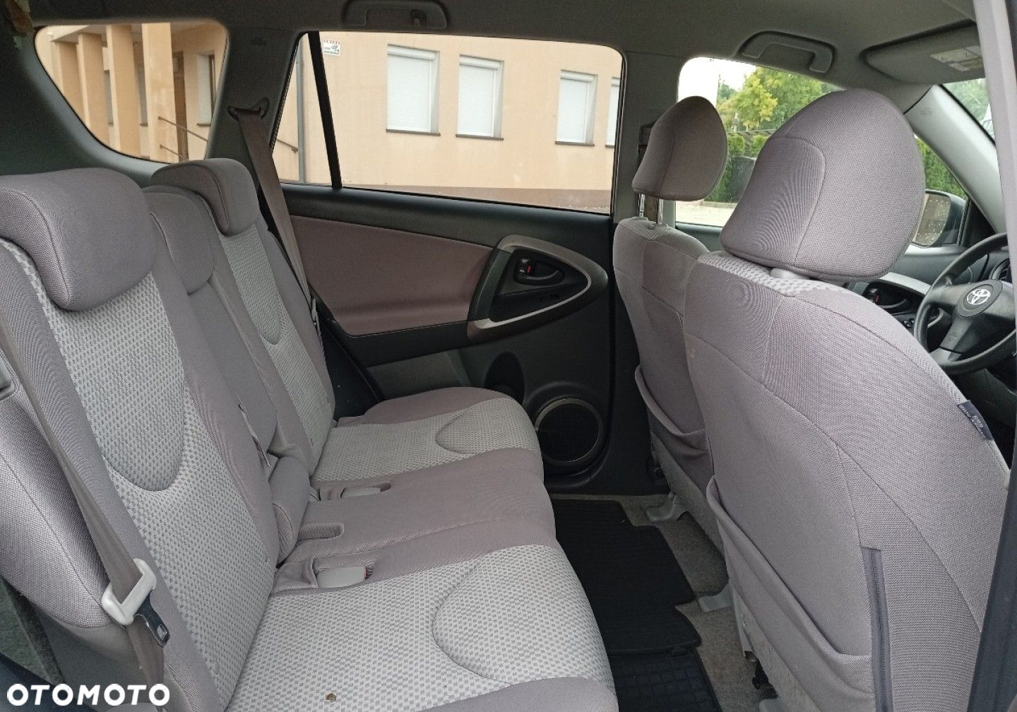 Toyota RAV4 - 16