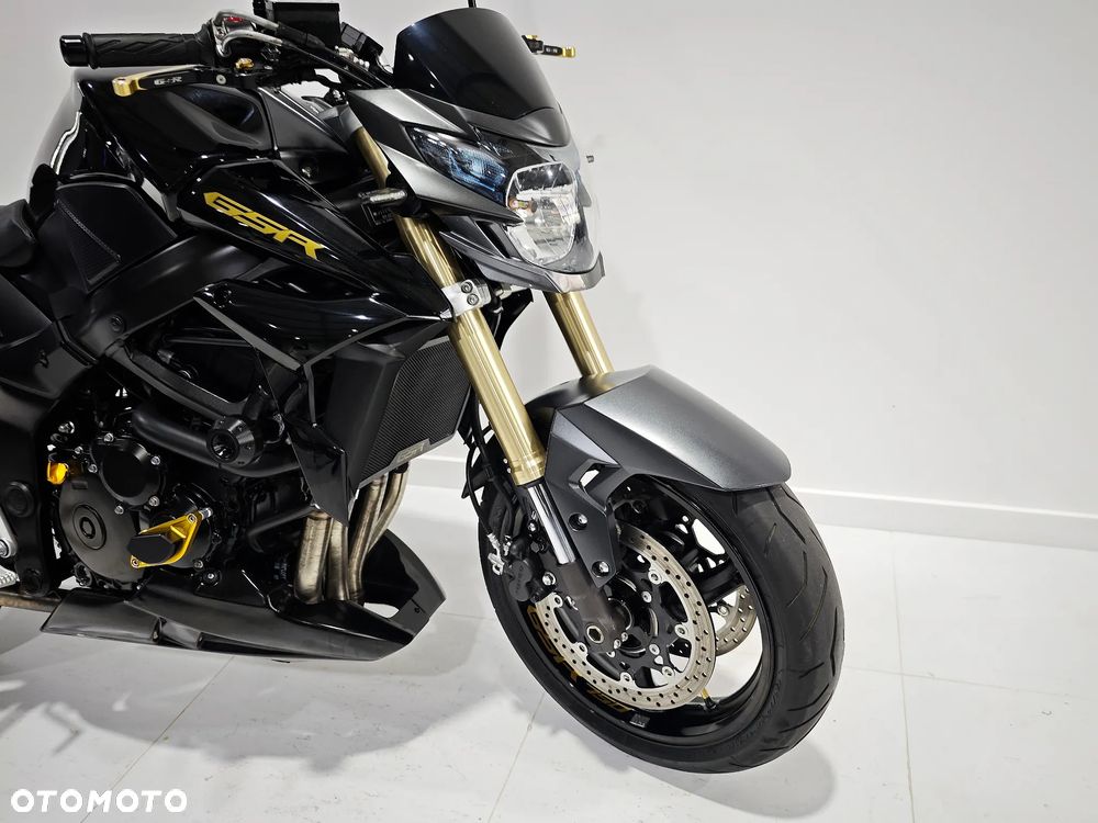 Suzuki GSR - 6