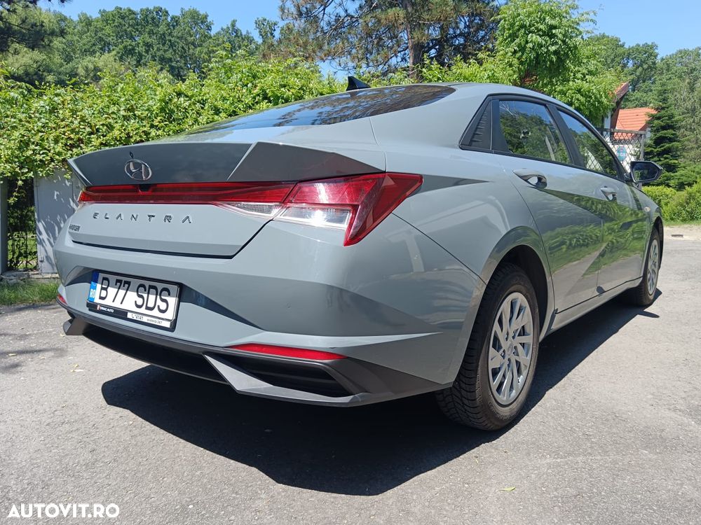 Hyundai Elantra - 4