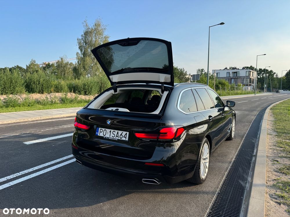 BMW Seria 5 530i xDrive mHEV - 11
