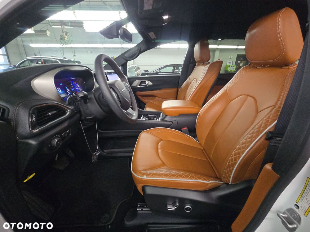 Chrysler Pacifica - 7