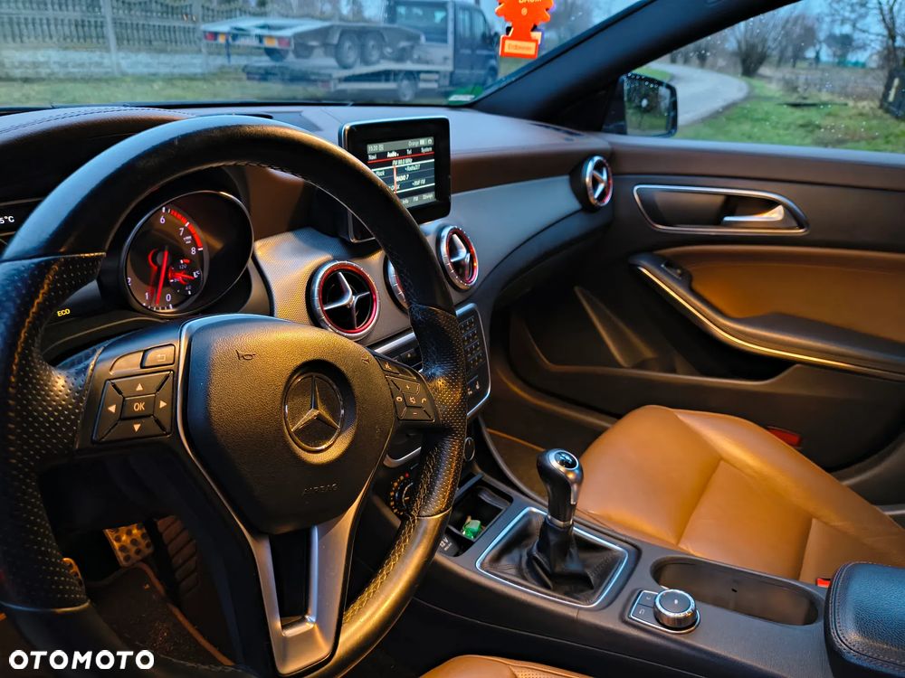 Mercedes-Benz CLA 180 UrbanStyle Edition - 14