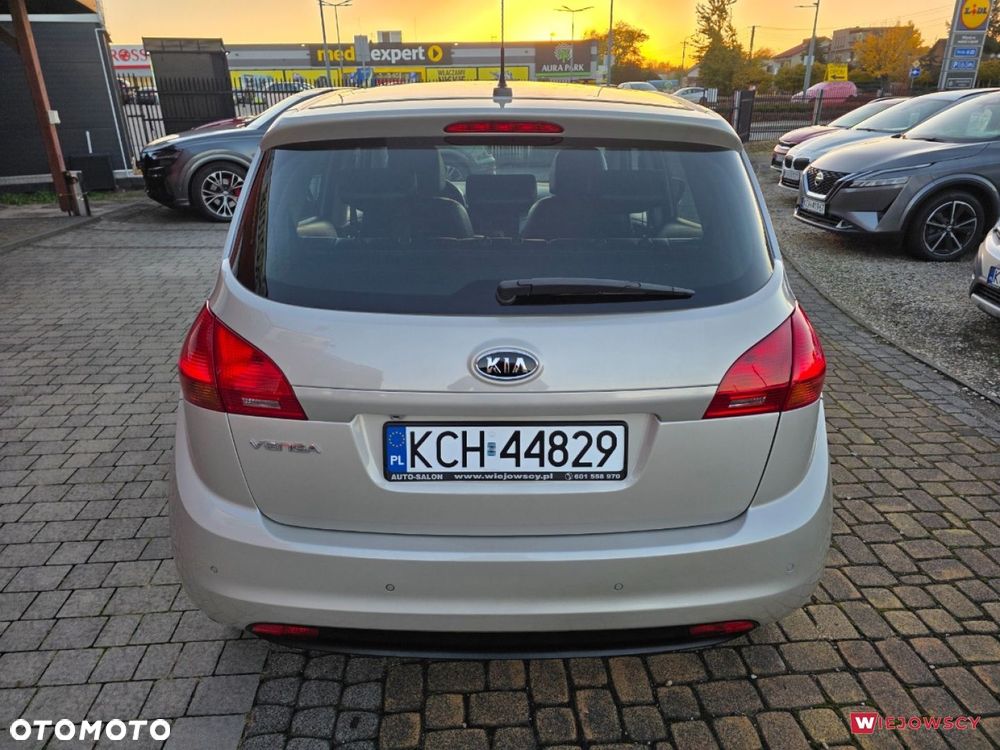 Kia Venga - 10
