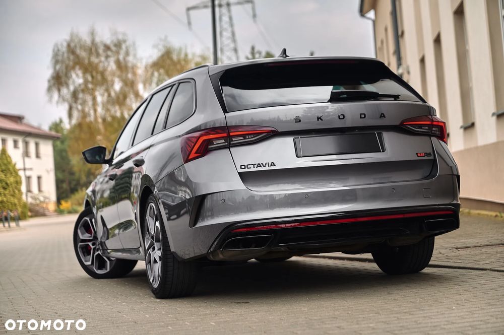 Skoda Octavia 2.0 TSI DSG RS - 10