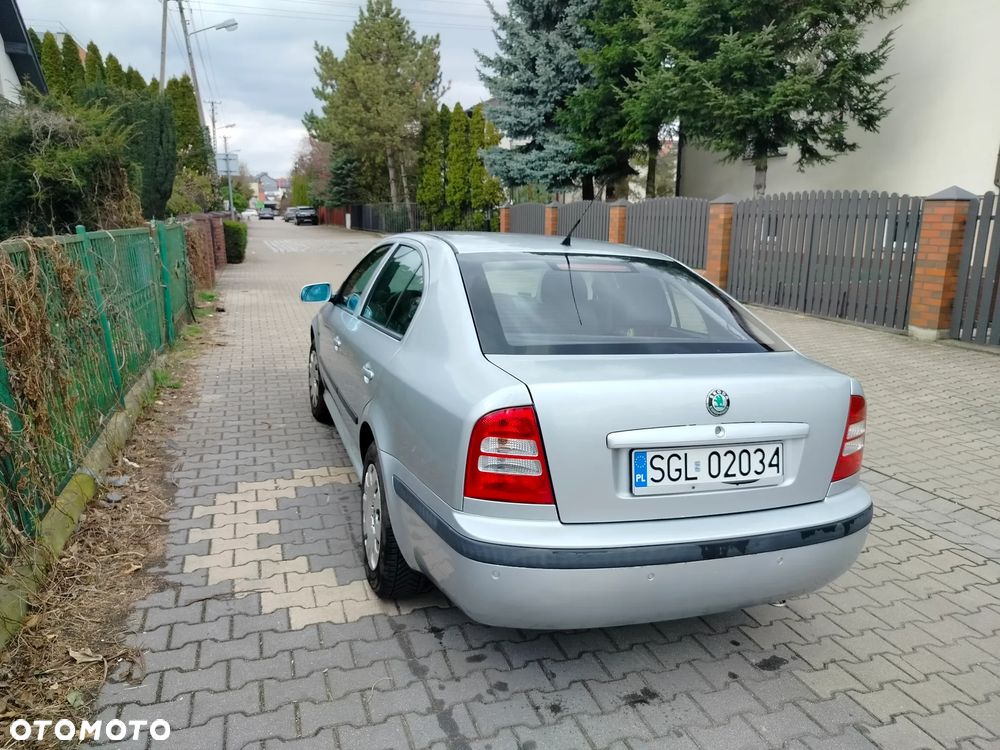 Skoda Octavia 1.6 Tour - 4