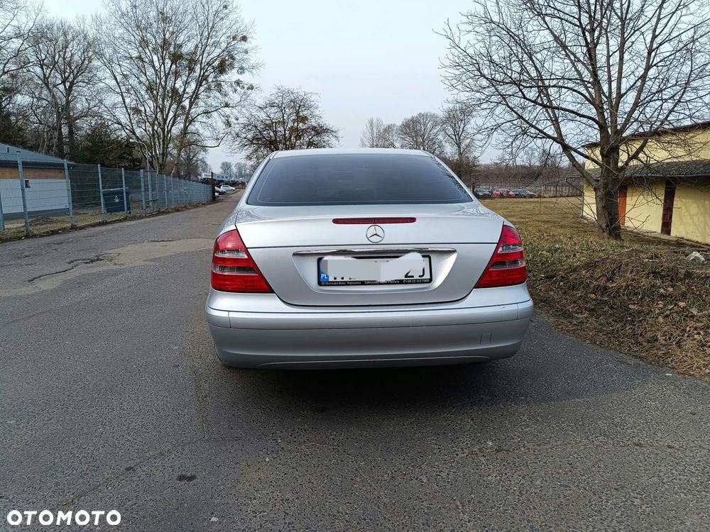Mercedes-Benz E-Class 2004 photo 4