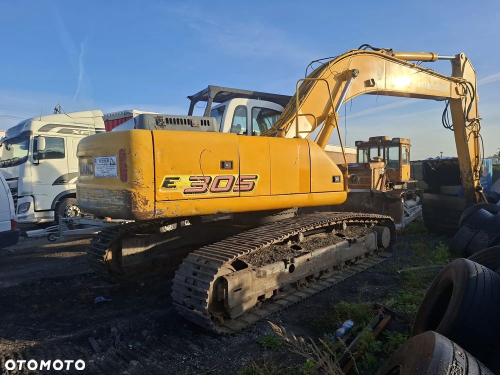New Holland E305 - 2