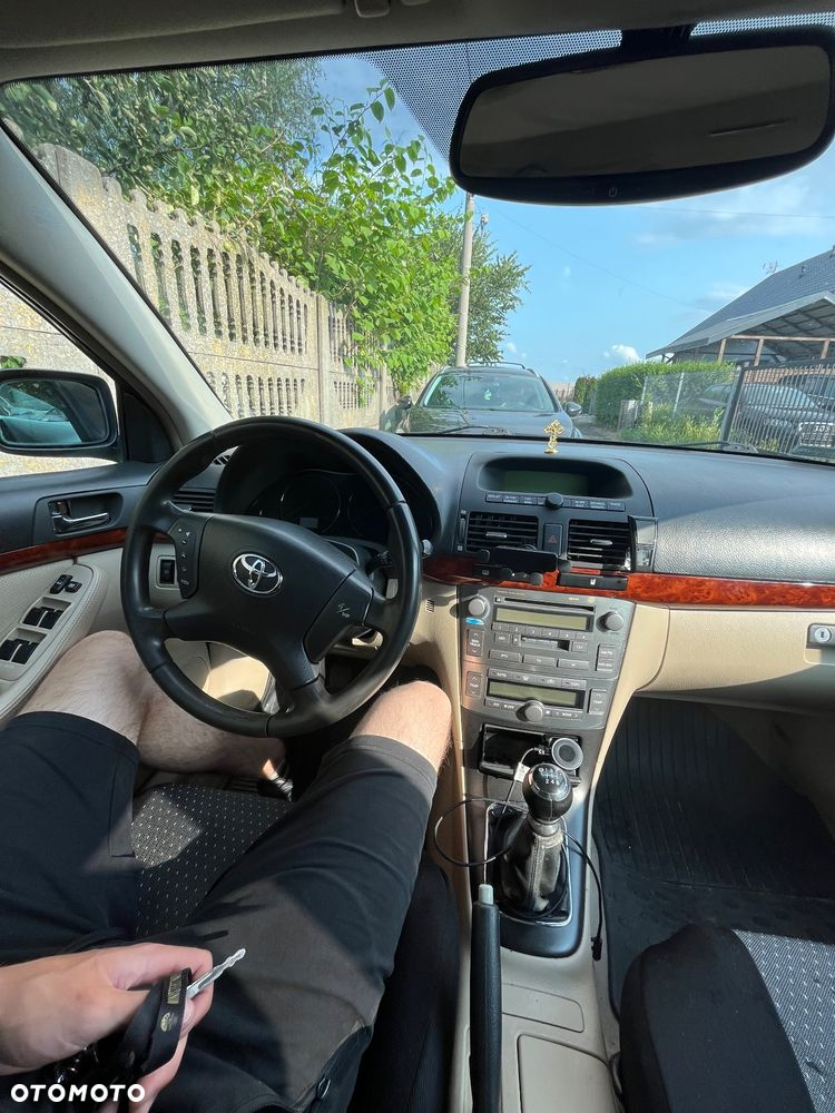 Toyota Avensis - 4
