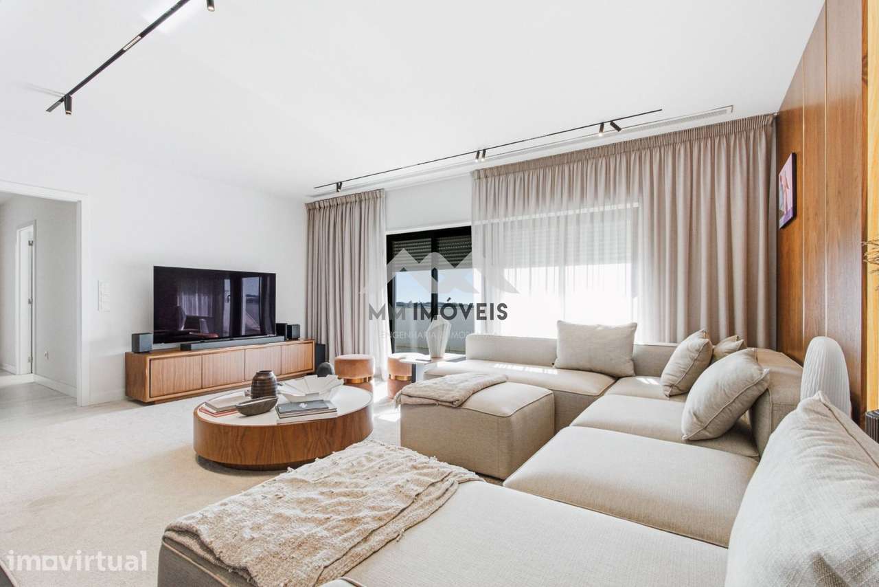 Penthouse T4 Renovada | Terraços | 2 Suítes | 3 Lugares Garagem | Para - Grande imagem: 4/26
