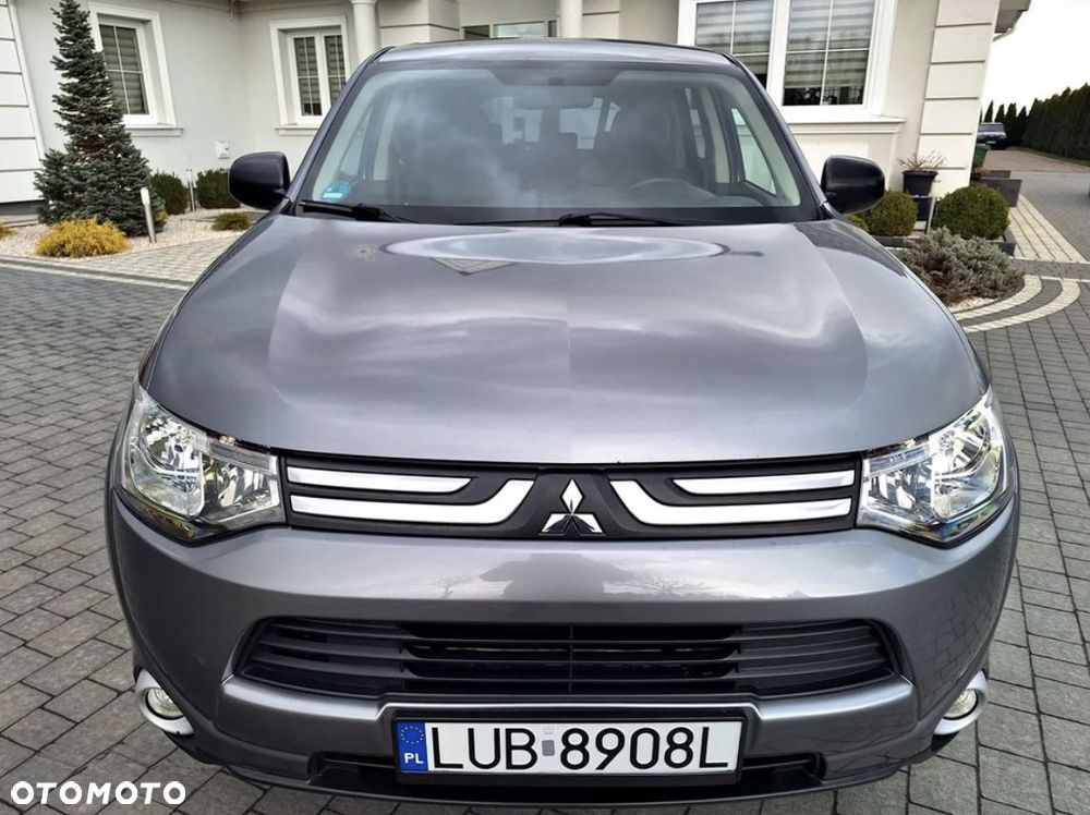 Mitsubishi Outlander 2.0 Invite + 2WD - 4