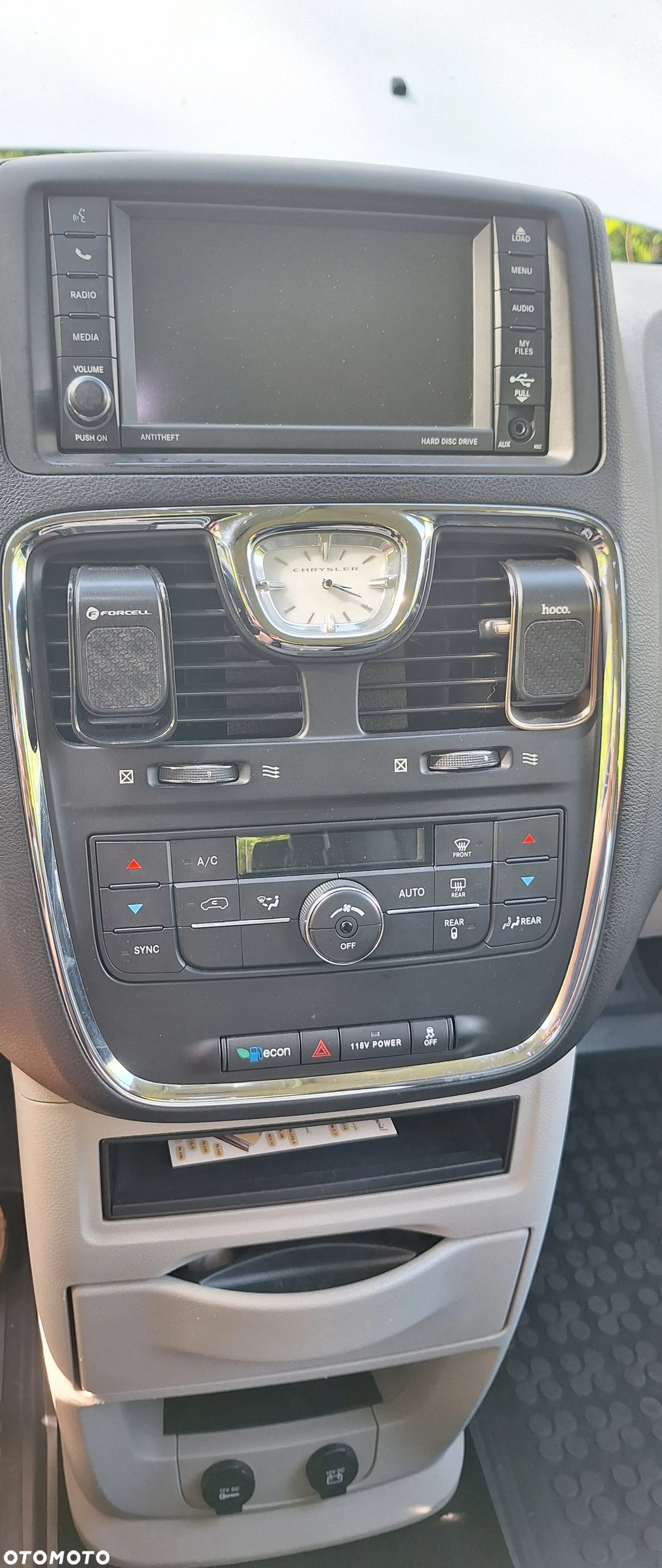 Chrysler Town & Country - 19