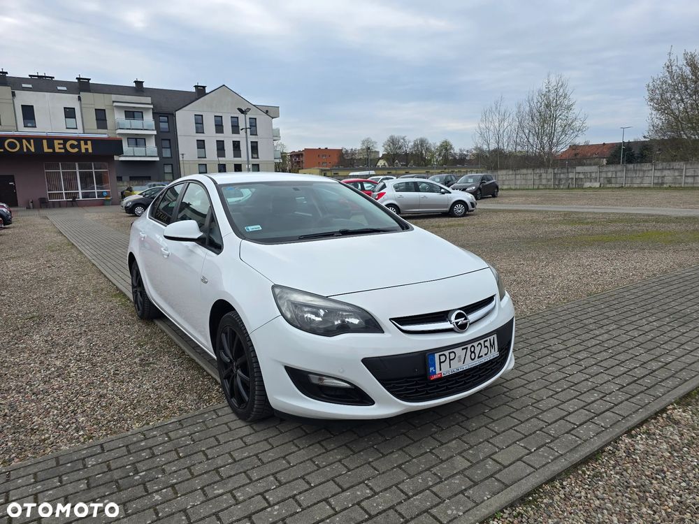 Opel Astra 1.4 T Business EU6 - 3