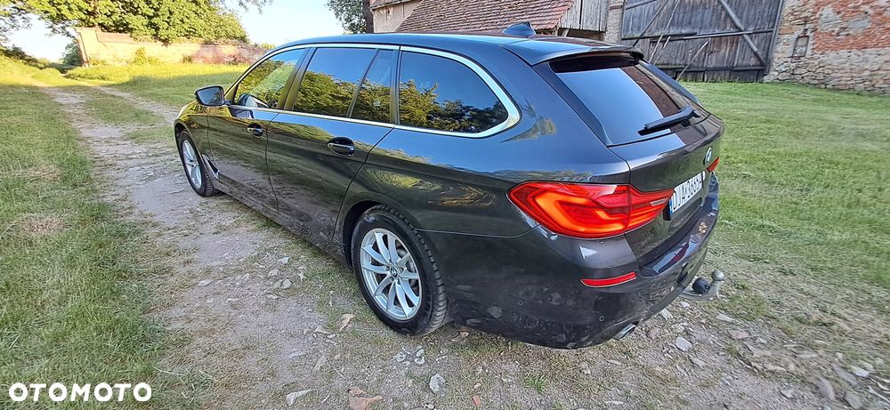 BMW Seria 5 520d Sport Line - 4