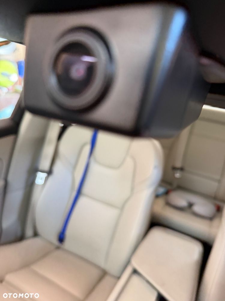 Volvo XC 60 B4 D AWD Momentum Pro - 11