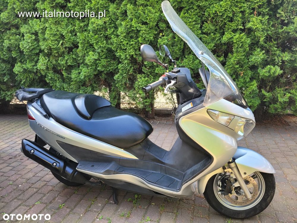 Suzuki Burgman - 10