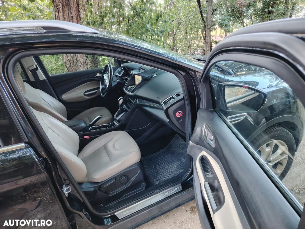 Ford Kuga 2.0 TDCi 4WD Powershift ST-Line - 11