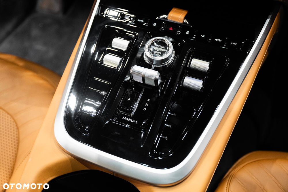 Aston Martin DBX - 12