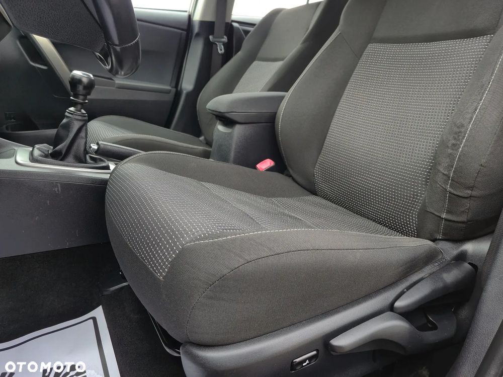 Toyota Auris 1.6 Executive - 28