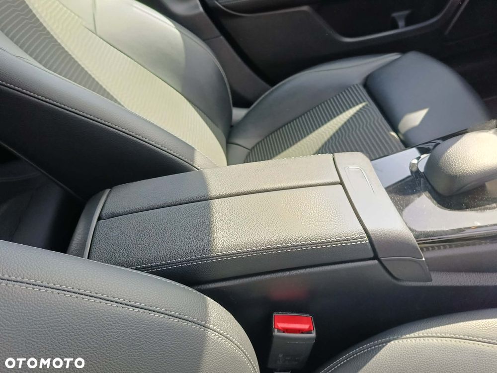 Mercedes-Benz Klasa A 250 E 8G-DCT Progressive - 26