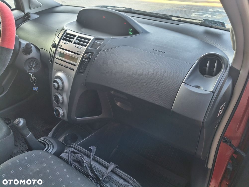 Toyota Yaris 1.0 VVT-i Team - 18