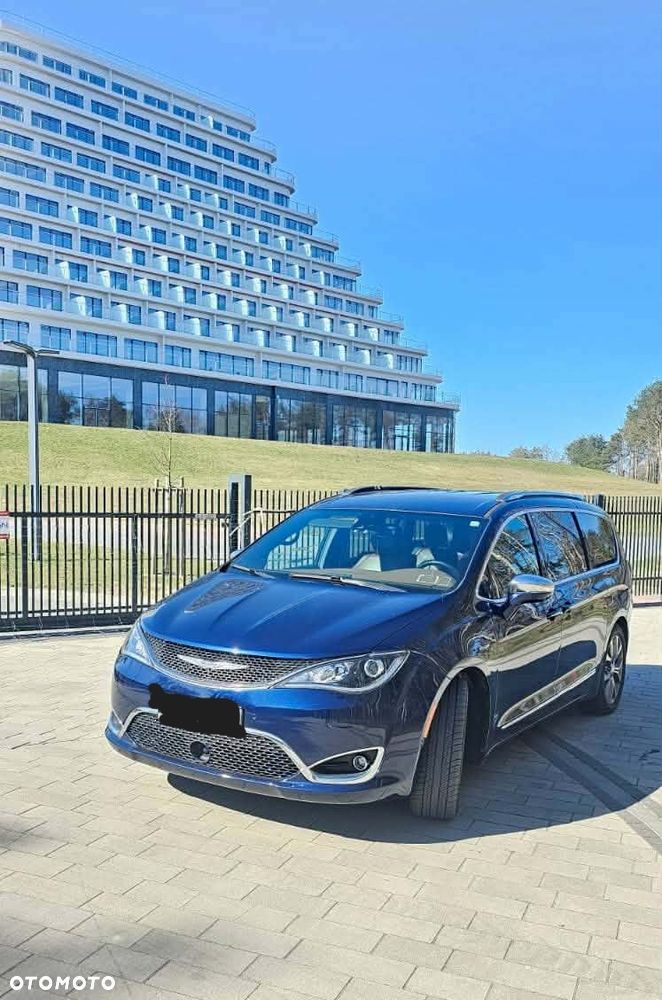 Chrysler Pacifica - 2