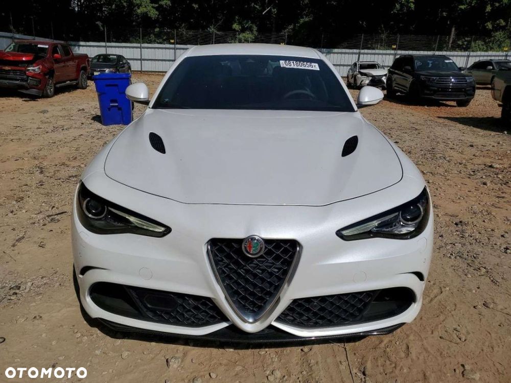 Alfa Romeo Giulia - 5