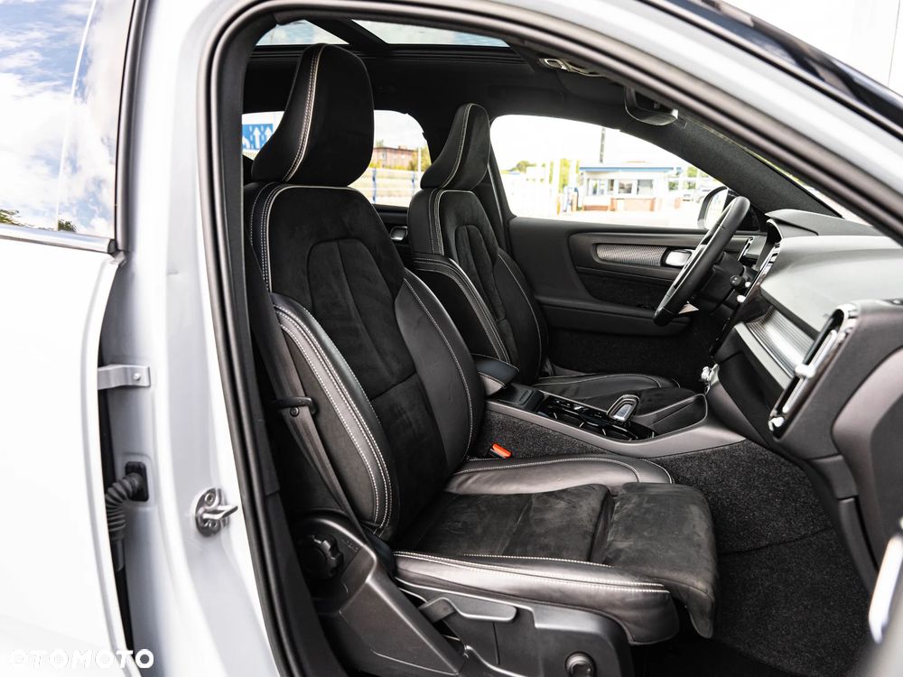 Volvo XC 40 B3 B DKG Plus Dark - 26