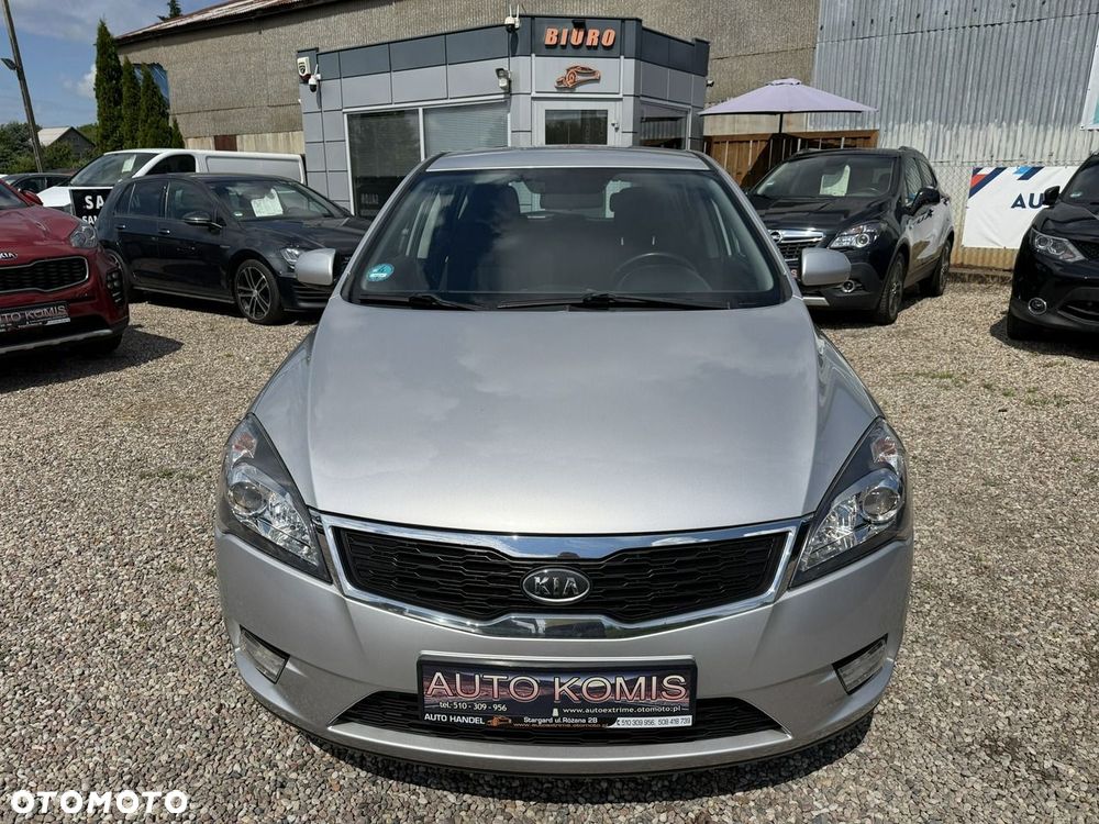 Kia Ceed 1.4 CVVT Dream-Team Edition - 28