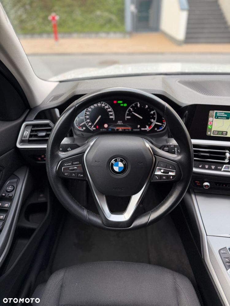 BMW Seria 3 318d Advantage - 24