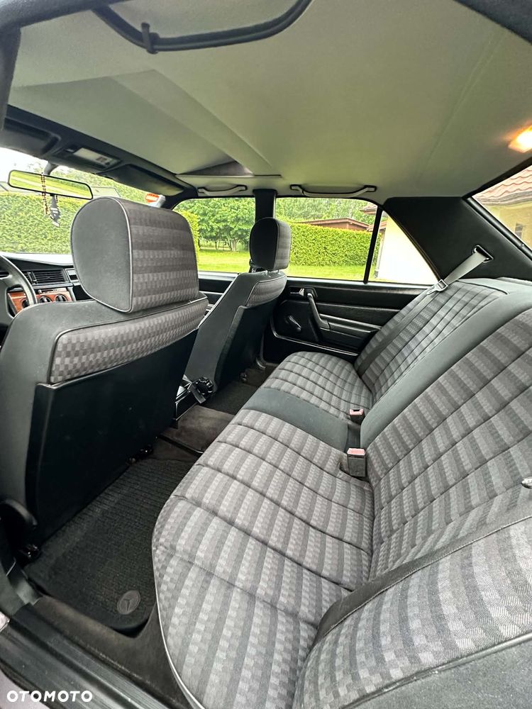 Mercedes-Benz W201 (190) - 11