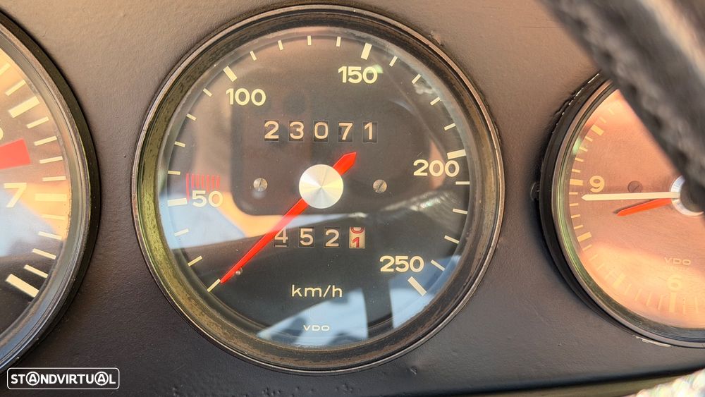 Porsche 911 Série F - 32