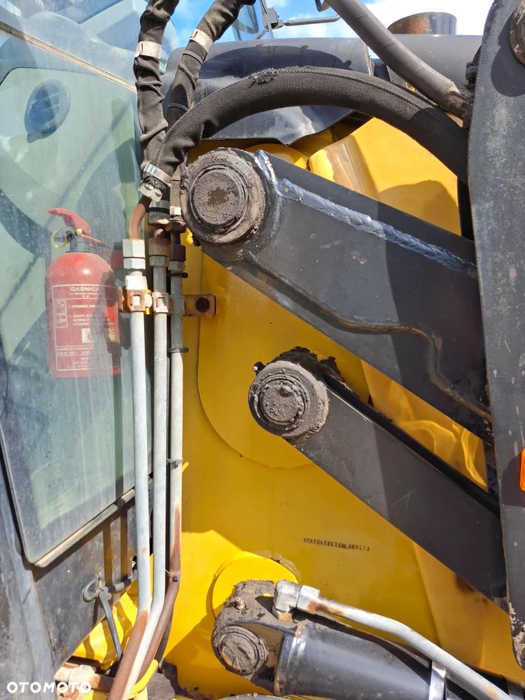 Caterpillar 428E - 4