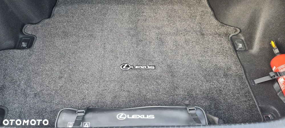 Lexus RC 200t / 300 F Sport - 22