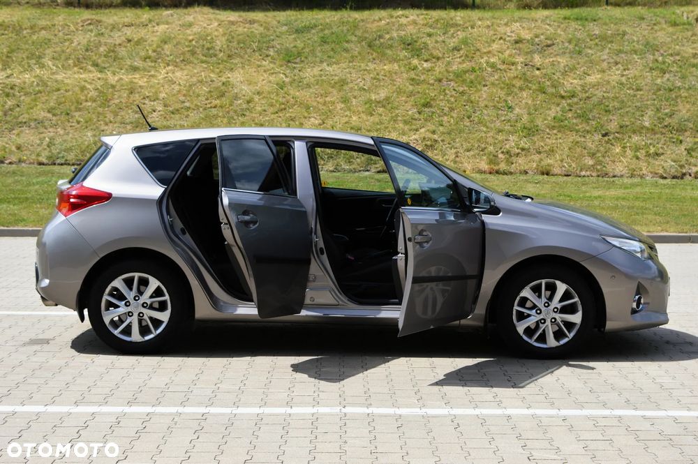 Toyota Auris 1.6 Premium + - 27