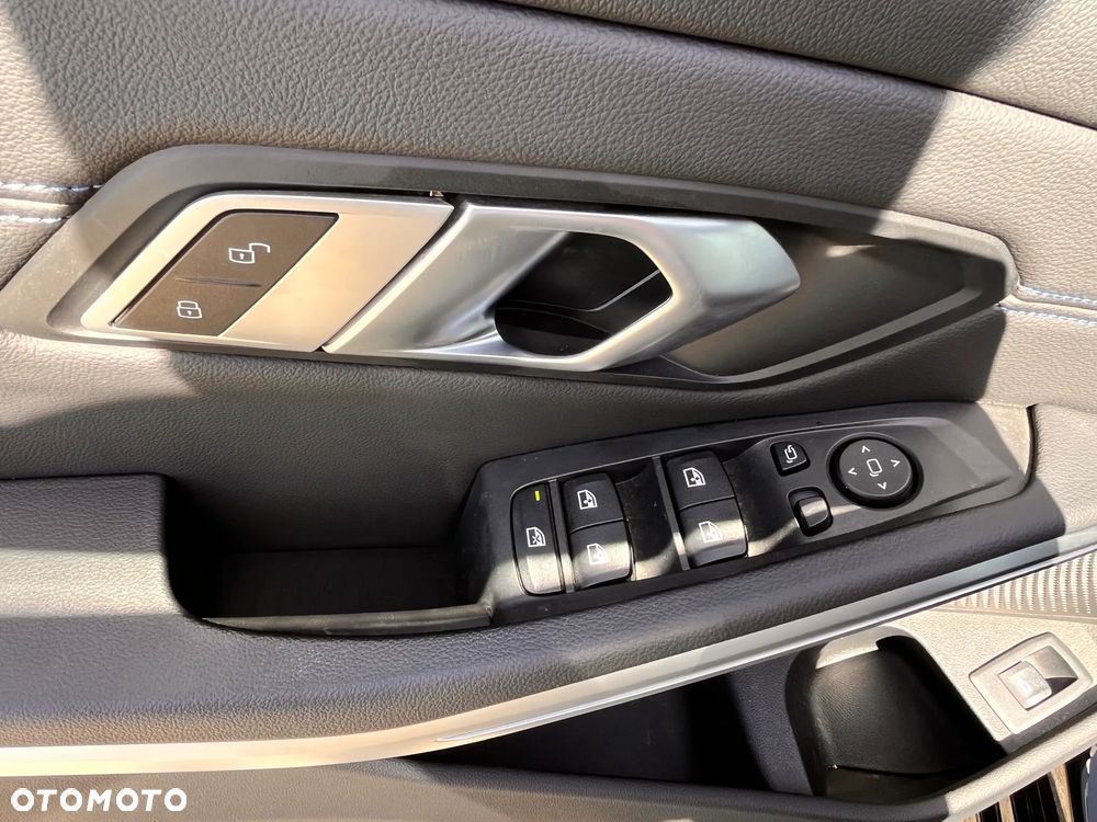 BMW Seria 3 320d xDrive - 22