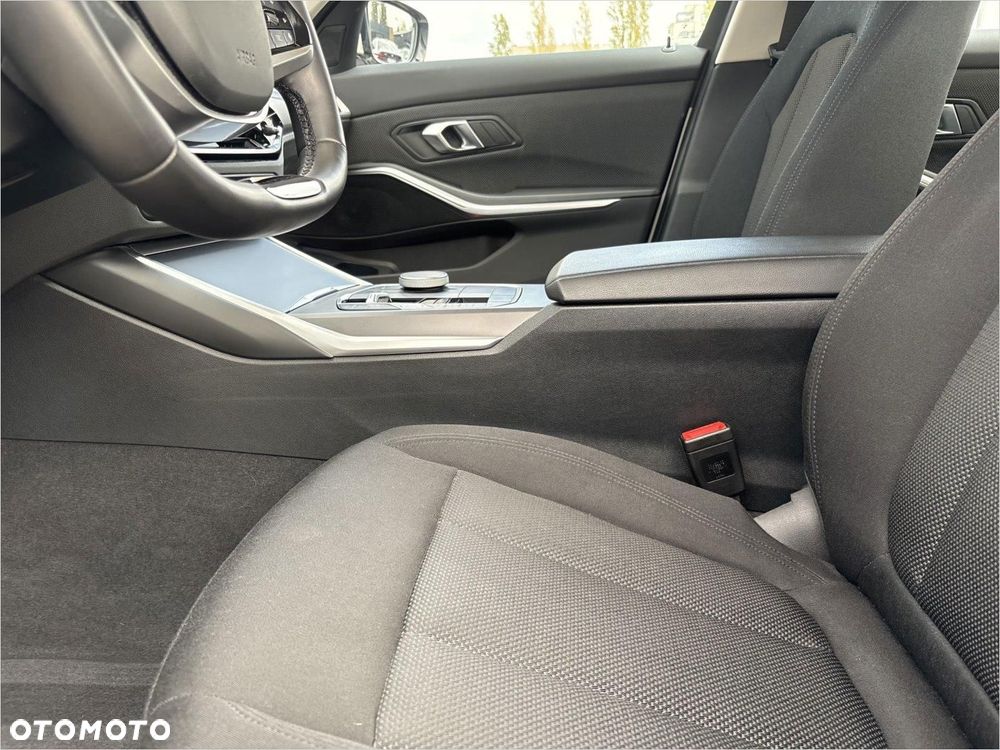 BMW Seria 3 320d xDrive mHEV sport - 10