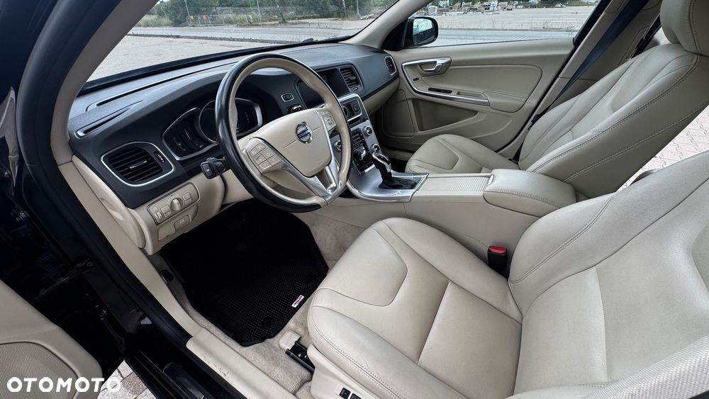 Volvo V60 Cross Country T5 AWD Summum - 11